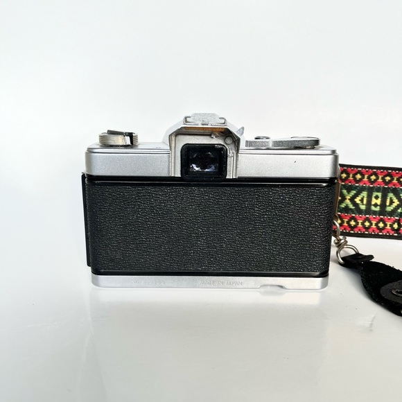 Vintage Kowa SER 35mm Camera, Chrome with 50mm f/2 SER Lens {49} - Picture 9 of 15